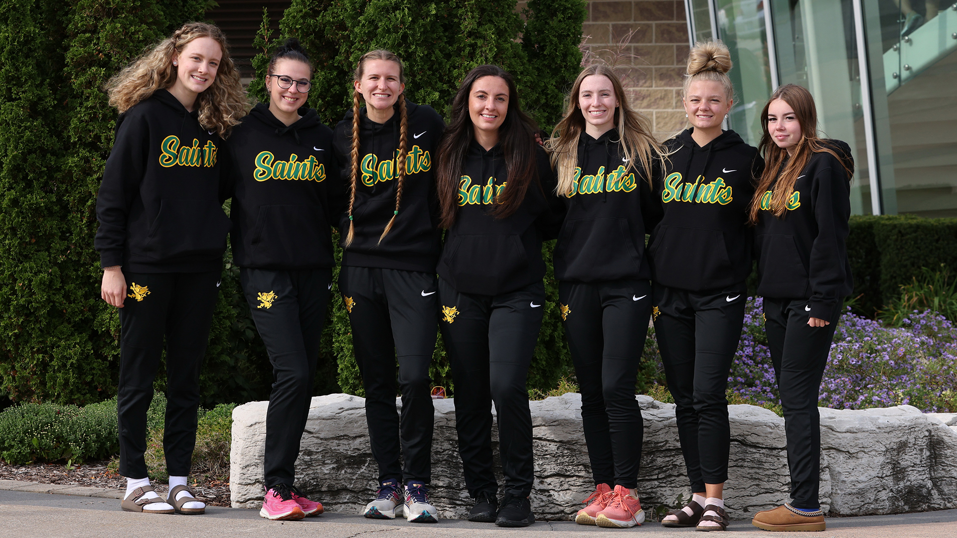 Women&rsquo;s Cross Country Take Third in Scarborough